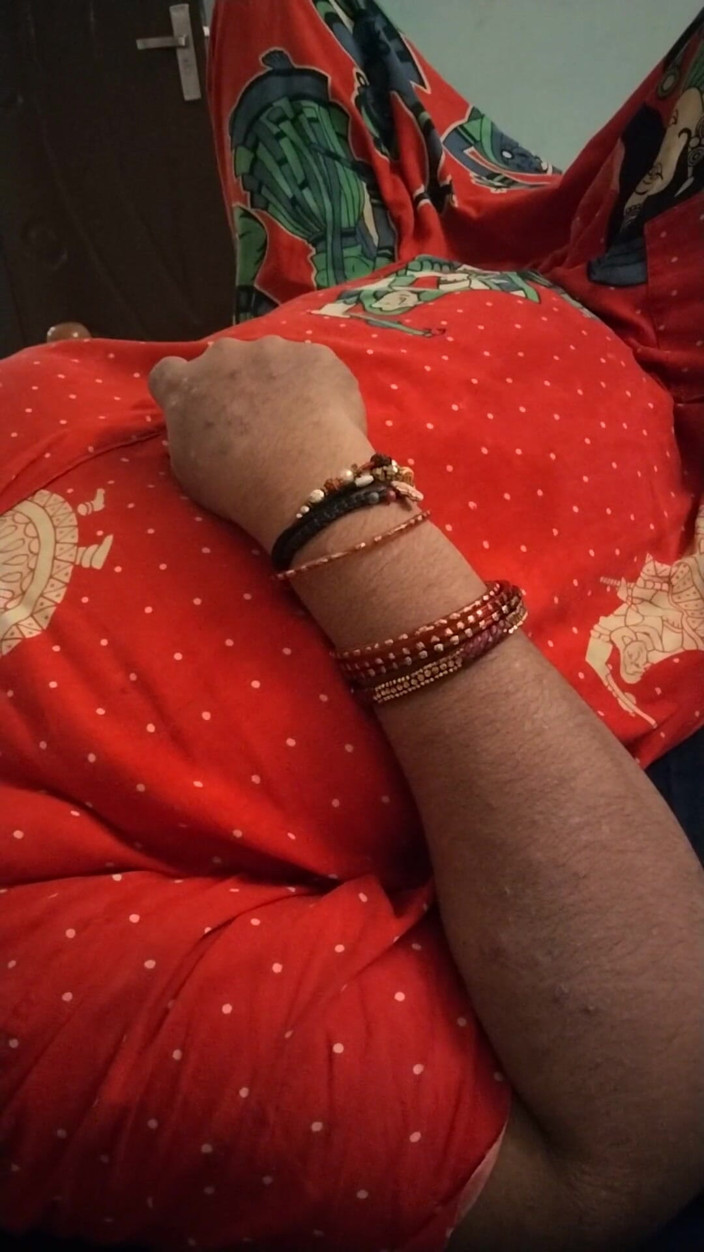 Tamil lesbian: Împărtășind experiența ei sexuală și vorbe murdare