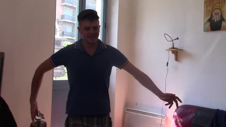 Gaybareback: Fransız adam 2 pullu oğlan tarafından prezervatifsiz sikiliyor