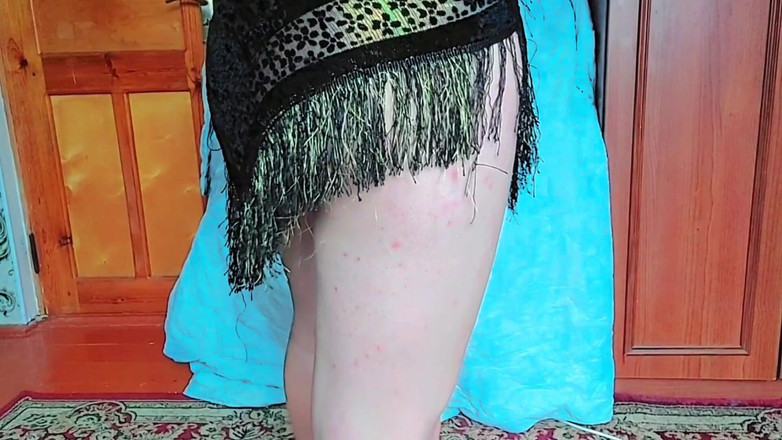 Kitty_Cross: 可爱的 femboy 与蓬松配件玩得开心