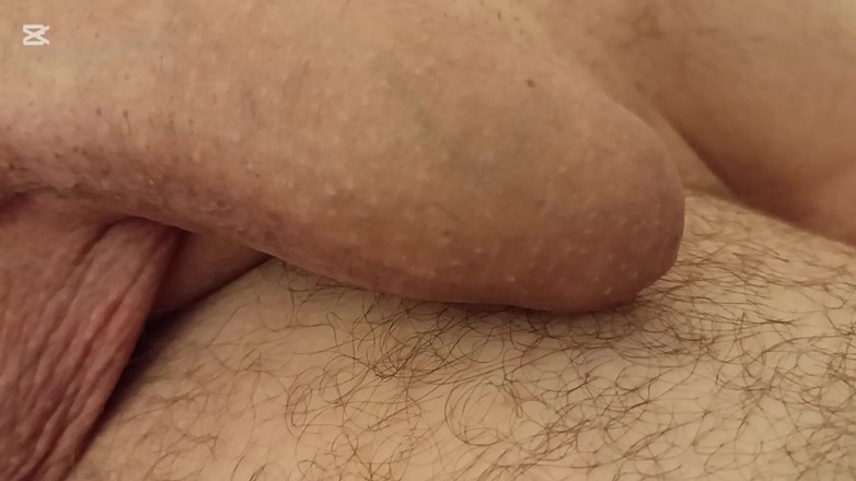 Whispering man: 用一点油玩弄你的阴茎