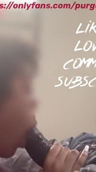 彼女は私のペニスを吸って私を目覚めさせました