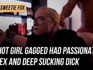 Sweetie Fox: 被堵嘴的热辣女孩有激情的性爱和深吸鸡巴