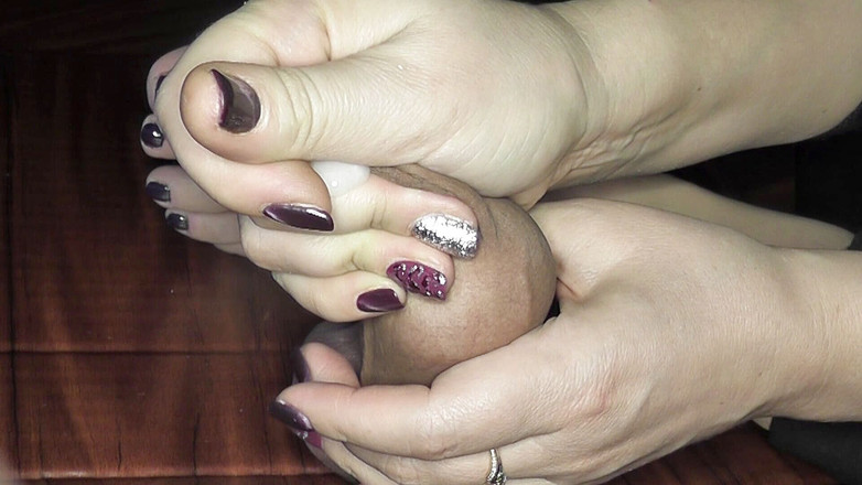 Amateur_fetish: Lỗ tiểu và bao quy đầu chơi handjob với một lần...