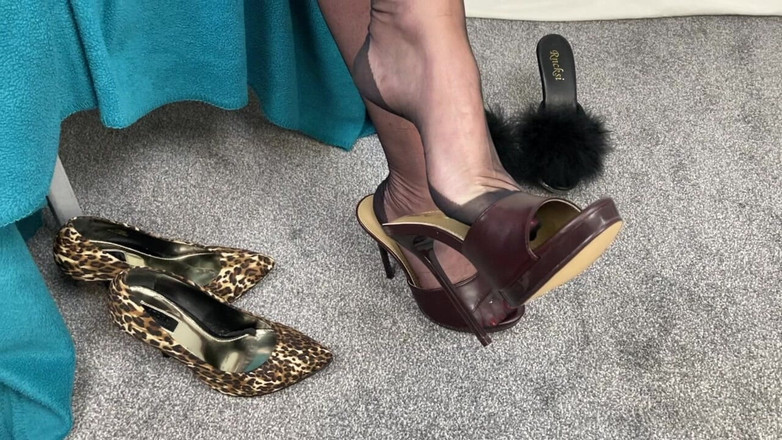 Mr MF: Mrs Mature Feet Wearing Her Original Harmony Points and Doing...