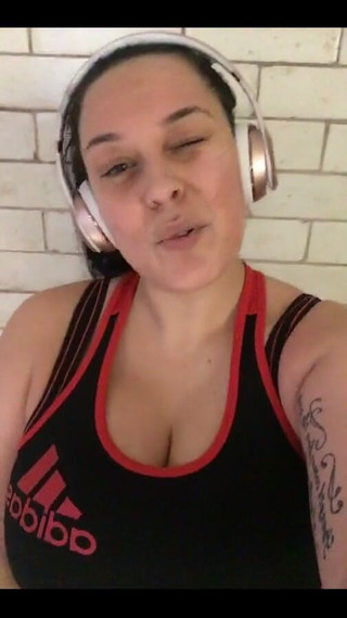 Anastasia Lux: Antrenament la sală... Cardio înainte de Greutăți și Da I Tren de 5...