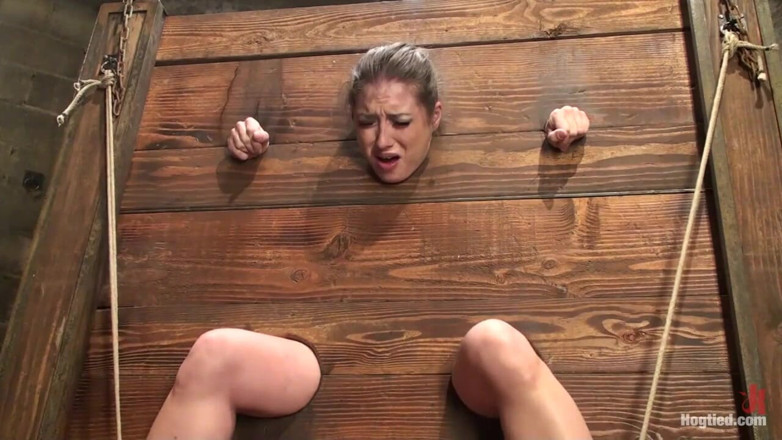 Hogtied by Kink: Salope douloureuse ! Sœur Dee se fait tirer de trois façons