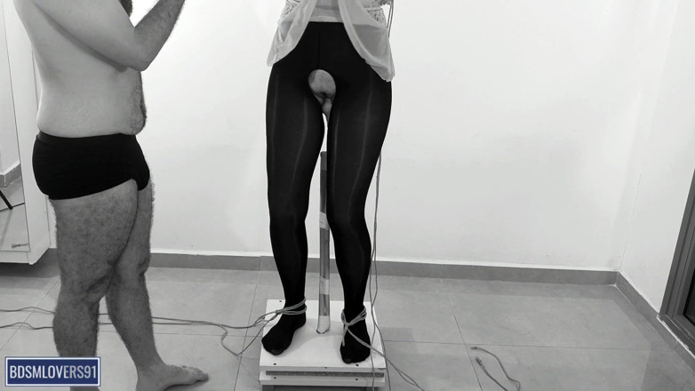 Bdsmlovers91: Tremendo pernas na meia-calça preta, pole em pé, escravidão com...