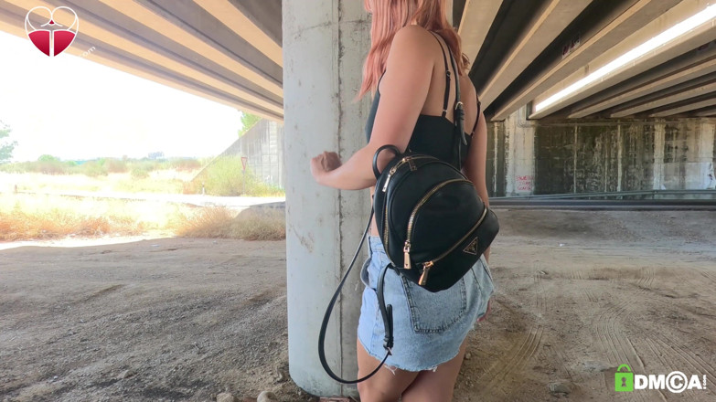 Candystart Videos: 다리 아래에서 위험한 자위