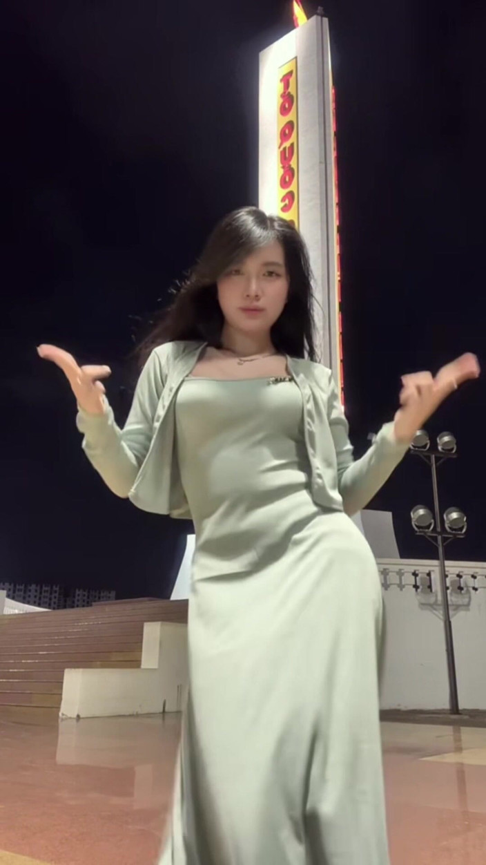 Qi Queen: ติดตามแฟนคลับเพื่อรับชมวิดีโอดี ๆ ที่จะมาเร็ว ๆ นี้!