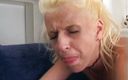 Gilfy Pleasure: Blonde oudere slet wordt in haar sexy netkousen geneukt