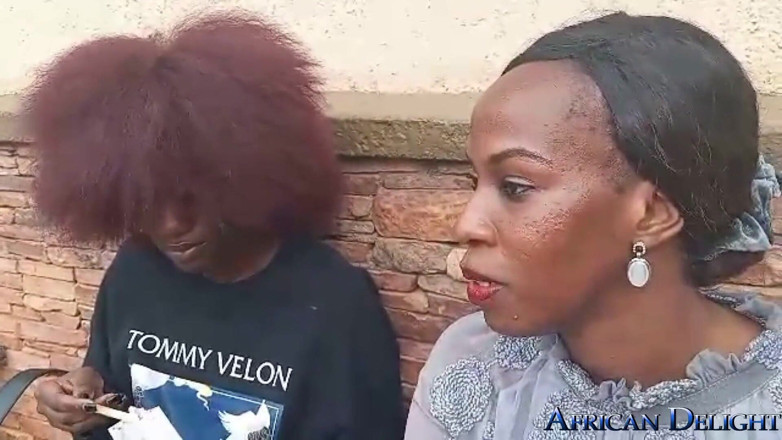 African Beauties: เซ็กส์เลสเบี้ยนเปลือยกายในสวน