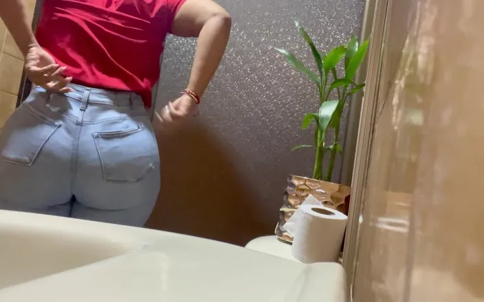 Katrina4deluxe: Public Bathroom Camera Records Extra Ass Nurse