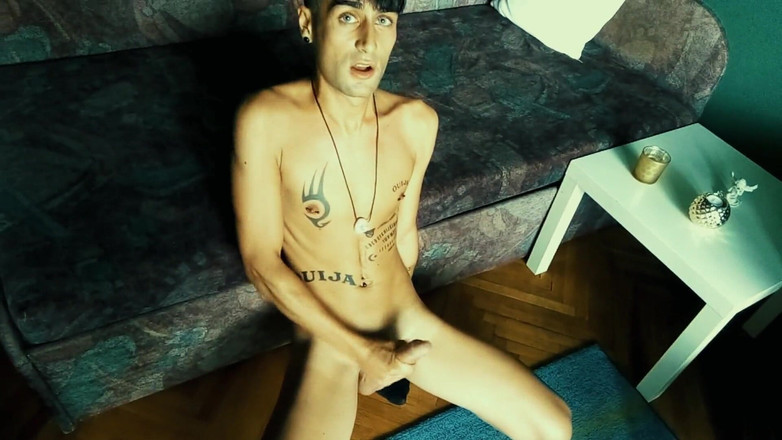 Idmir Sugary: Кастинг по дрочке - татуированная, пирсингованная сосками плохой мужик