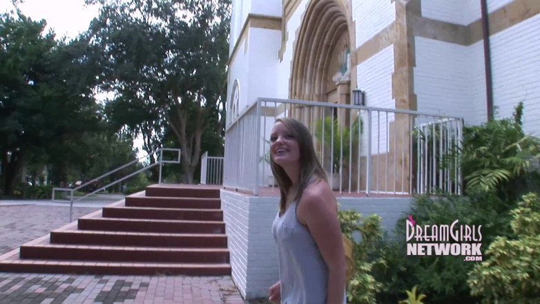 Dream Girls: Wildes teen zieht in einer kirche blank