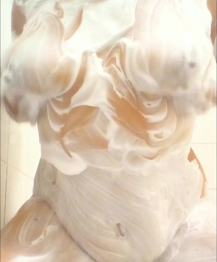 NastyNymphoMilf: Guardami mentre mi cremo il corpo sotto la doccia