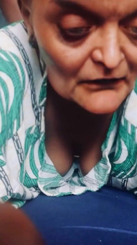 La Abuela Dijo lemme Sostiene Esta Cámara Para Ti, No Te Quiero Distraerte Mientras Estás Follando Mi Culo Meñique