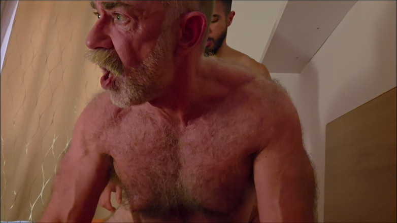 JackvanDean: Der behaarte dilf wird geritten und besamt