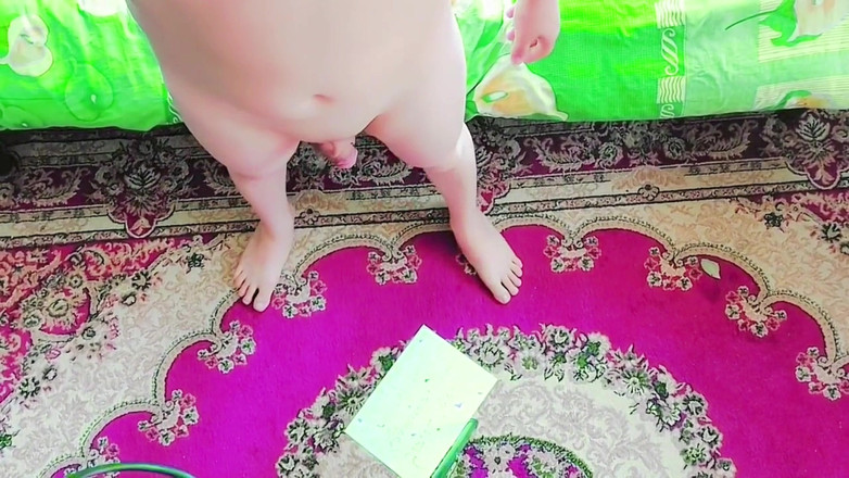 Kitty_Cross: Jsem chlapec sexy růžový zadek krátký mini sukně velký zadek...