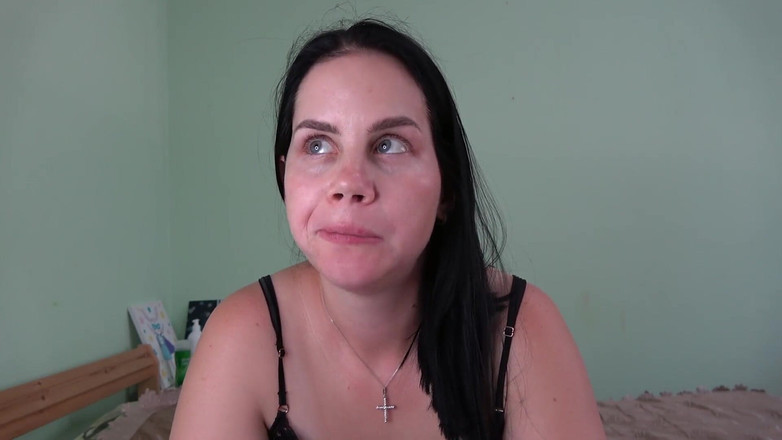 Anna Sky: Gorąca Laska Anna Żuje Gumę I Wysadza Balony