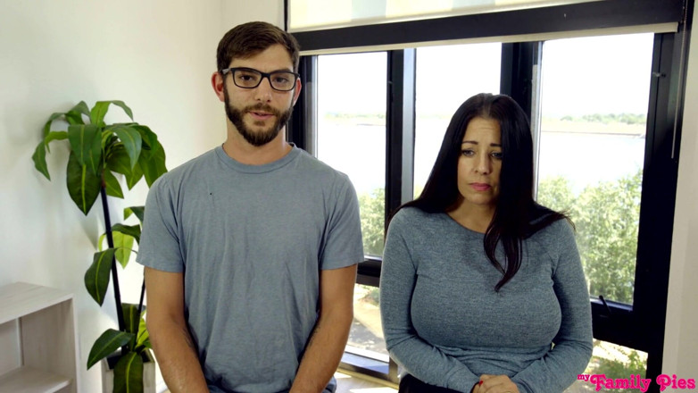 My family pies: Ass Clap Addiction - S1:e5