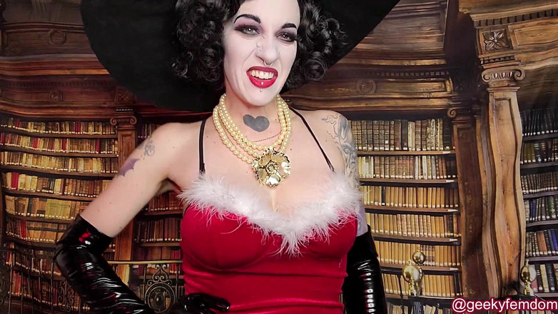 Geeky Femdom: Lady Dimitrescu dárek na dovolené