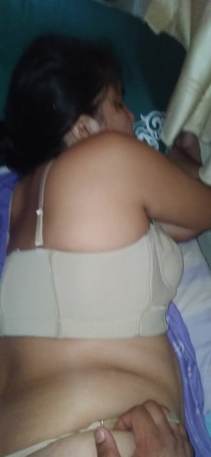 Eatrella j: 和我的继子偷偷做爱