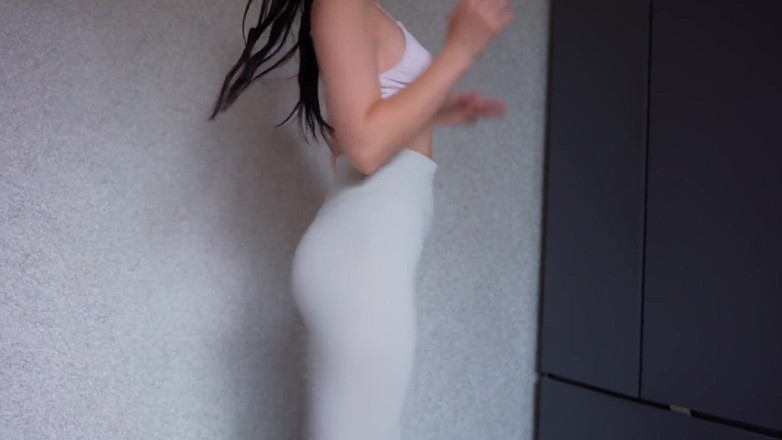 Tori Diamond: Thử quần yoga khít khao! Cặp mông gợi cảm hoàn...