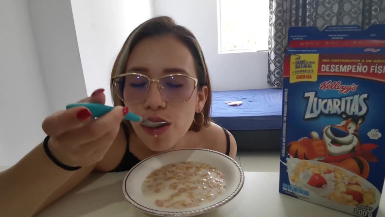 Sara films: 一个骗子给了我一个很棒的操逼，以换取不拿走我的财产