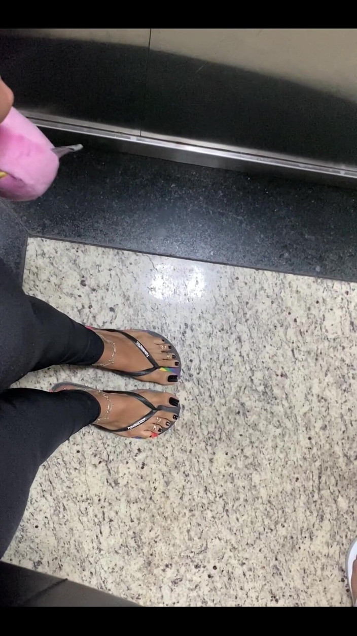 KiffaFeet: Chegando em casa com essa pedicure preta perfeita