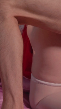 Riesiger schwanz zerstört strebsame MILF - dünner typ fickt kurvigen arsch in weißen strümpfen & Satinbaby, tief anal & sperma auf Loch