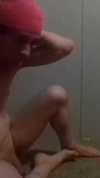 พยายามเรียนวิธีพันผมด้วยผ้าขนหนูหลังอาบน้ำ