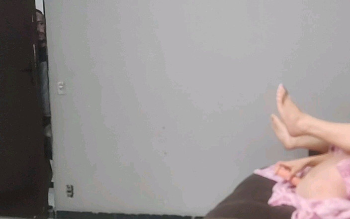 Kasallpimenta: Stiefsohn erwischt stiefmutter beim dildo in ihren arsch