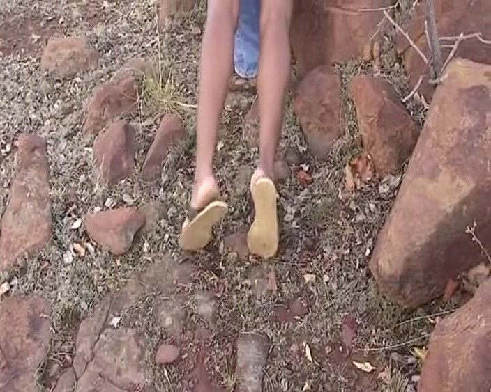 Porno kino: Збуджений німецький майстер шльопає і трахає дивовижну чорношкіру красуню