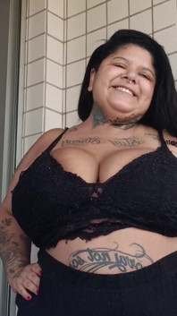 BBW Fumando Na Sua Sacada