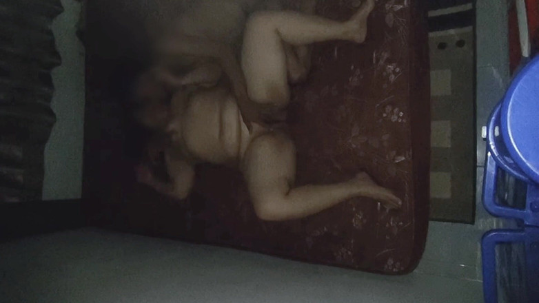 my_wife_chubby: Tombul bir evli kadın. harika bir orgazm olana kadar bilinmeyen...