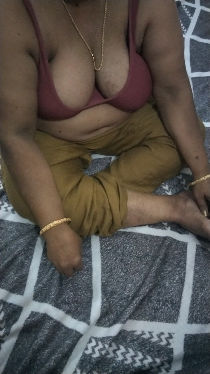 Priya aunty: Dirty Talking on Bed
