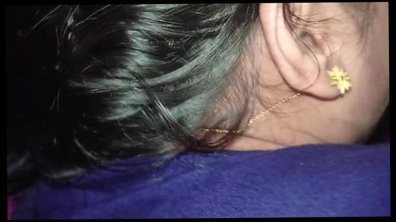 Desivideo: Caliente esposa bengalí del pueblo en casa, blusa quitar