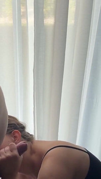 Pencere kenarında oral seks ve yüze boşalma komşuların izlemesine izin ver