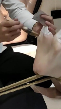 Rascar las plantas de los pies # 1