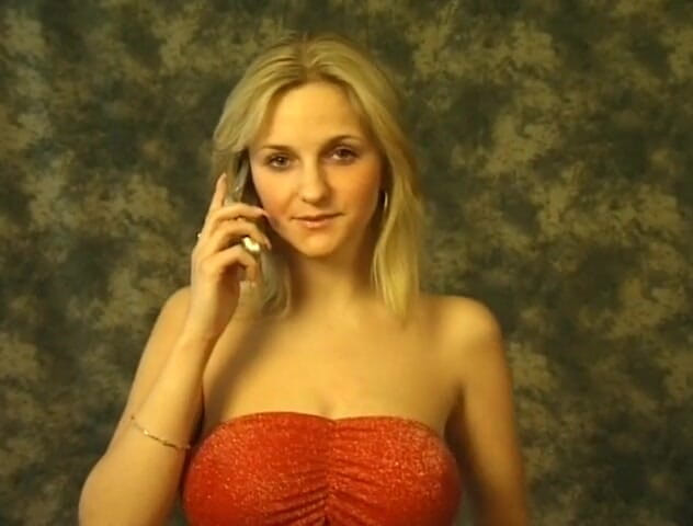 Flash Model Amateurs: Gagicii blonde sexy îi place să-și arate sânii uriași
