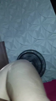 Getrouwde vrouw verklaart de liefde aan Big Cock BBC terwijl cuckold toekijkt