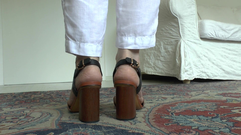 Lady Victoria Valente: Lo anhelas todos los días: ¡oliendo mis pies y corriéndose en...