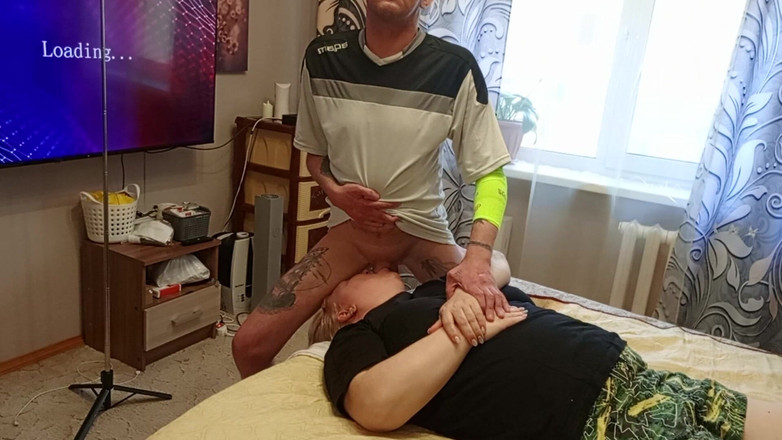 Zona901: Yarağımı sıvazlıyor ve üzerine boşalmak için komşumu ağzımdan sikiyorum