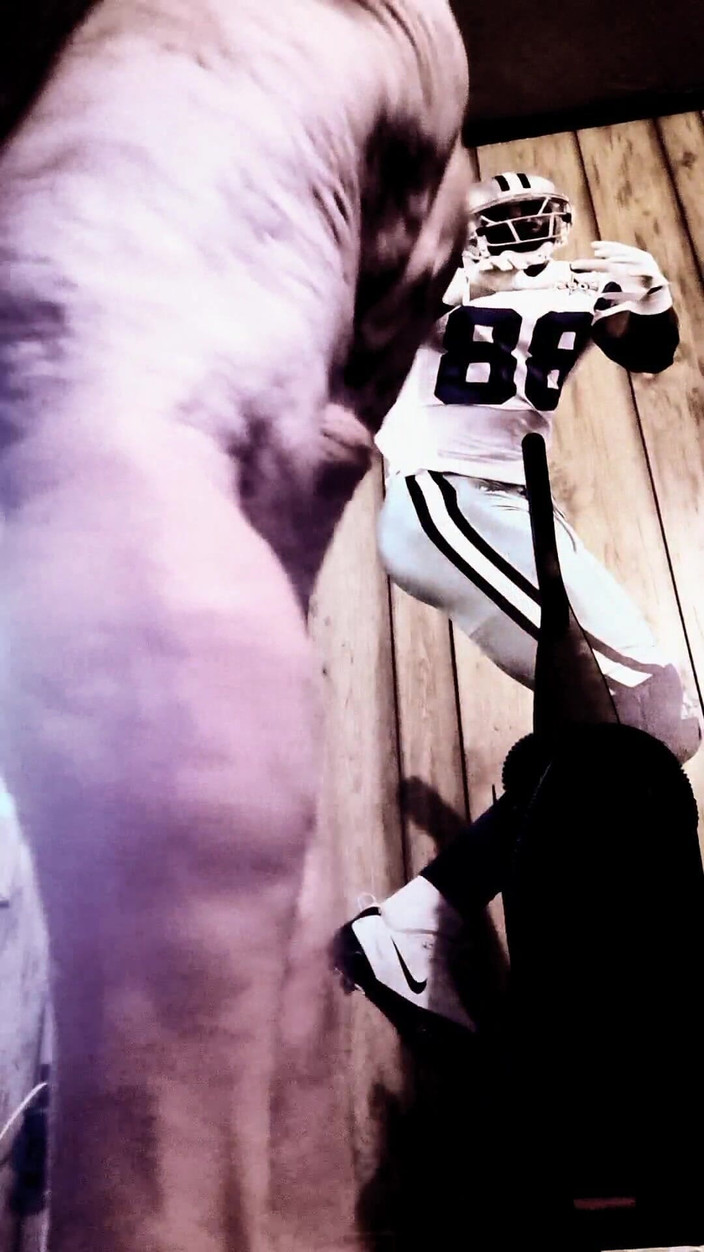 HerculesnVENUS: Что делает эта голая шлюха? Шлепает ее сиськи деревянной ложкой, мастурбирует и кончает на трахающуюся Луну