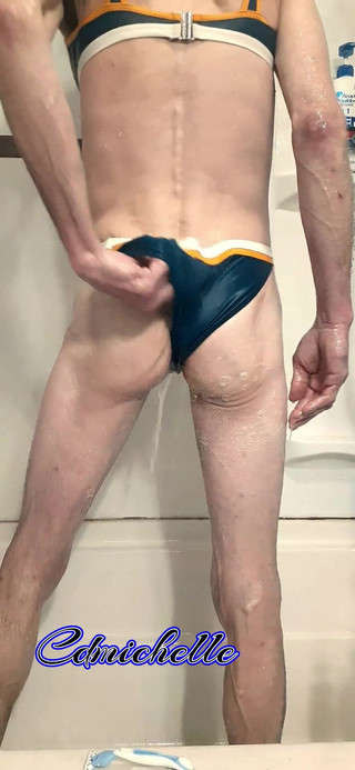 Crossdressers Cd Michelle wearing sexy lingerie: Crossdresser Cdmichell Wearing Blue Dvojdílné Plavky