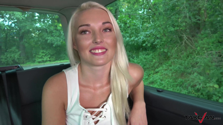 Take Van: Blondine abgeholt, gefickt und nackt rausgeschmissen