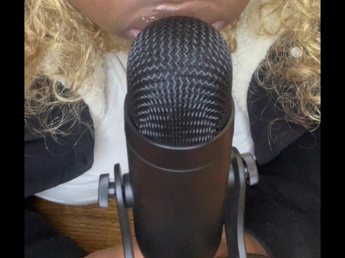 Anye Meshell: Asmr Baci E Lecca!