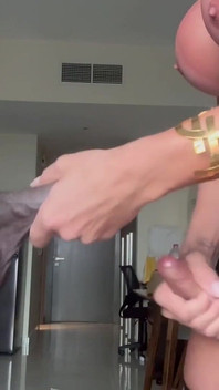 Він попросив зняти плащ і зайшов мені в дупу з вимкненою відеокамерою. Мені сподобалося!