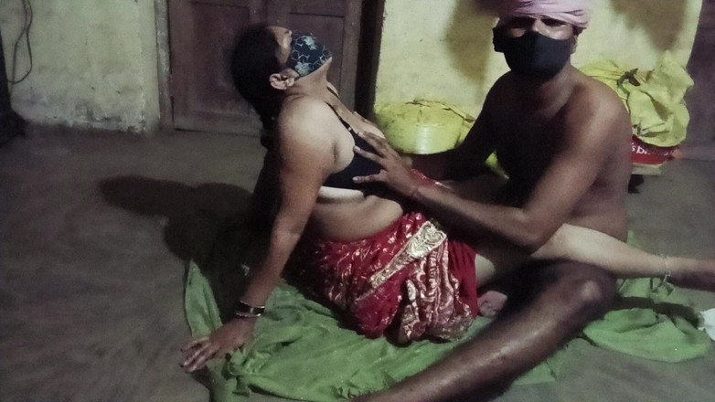 Desi_bhabhi121: アジアのカップルロマンスフォープレイ