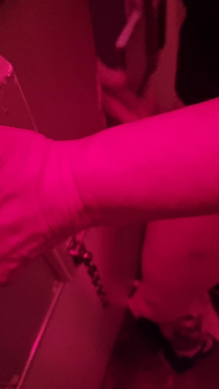 R b hubby: पत्नी की तंग चूत के लिए एक और ग्लोरीहोल अजनबी